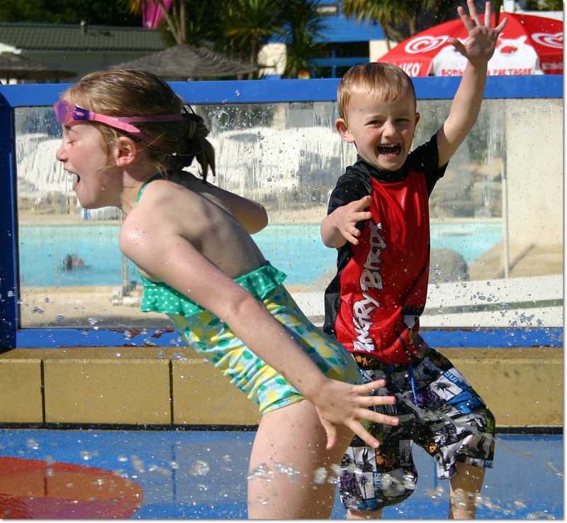 Family travel tips - find a good water park