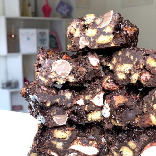 How to make this easy Easter Rocky Road treat with Mini Eggs